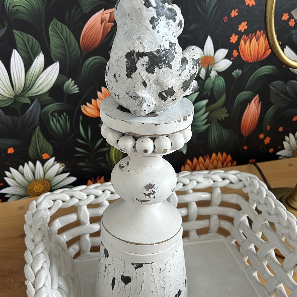 White Distressed Rabbit Statue - Picture 13 of 15